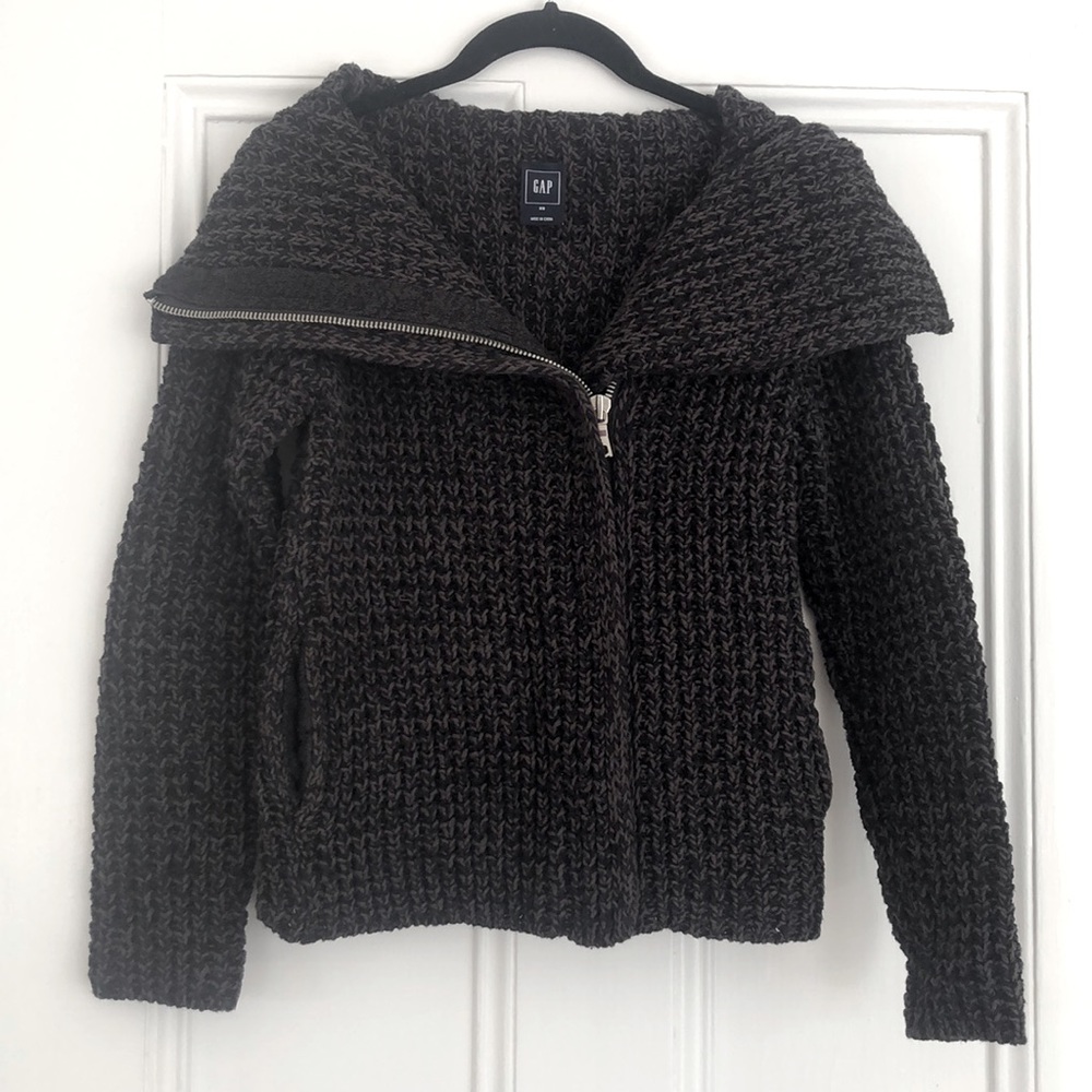 GAP Chunky-Knit Asymmetric Zip-Up Sweater | black/grey